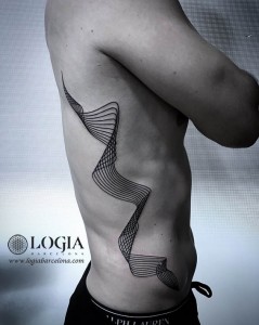 tatuaje-costillas-pentagrama-Logia-Barcelona-Dasly